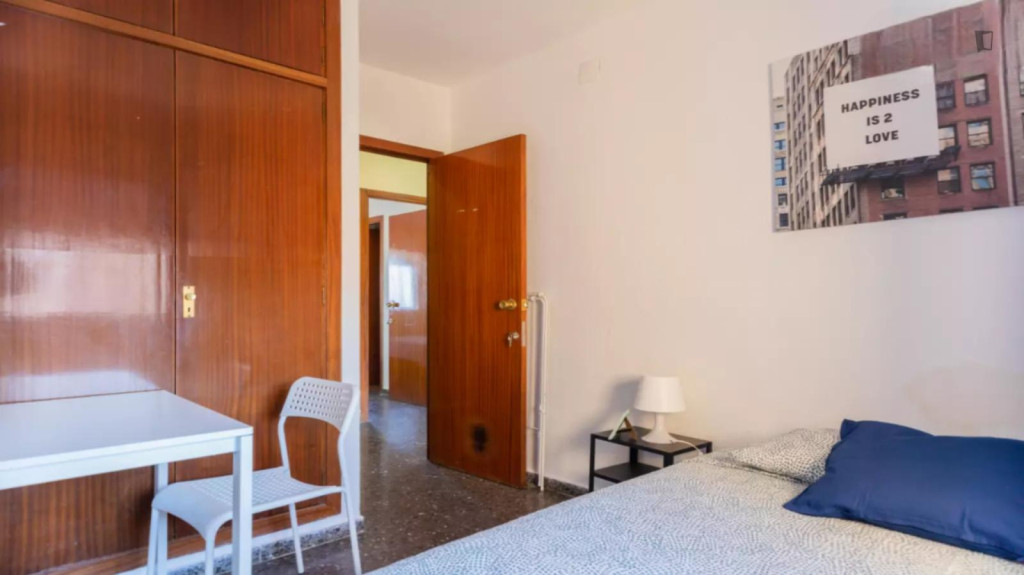 Pleasant single bedroom in shared flat in cool Algirós - Valence - chambre - ImmoJeune