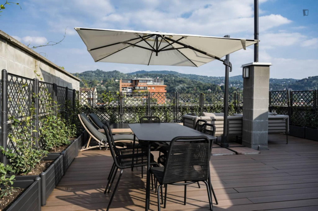 Lovely Bedroom in a 2-Bedroom Apartment with Terrace - Turin - chambre - ImmoJeune