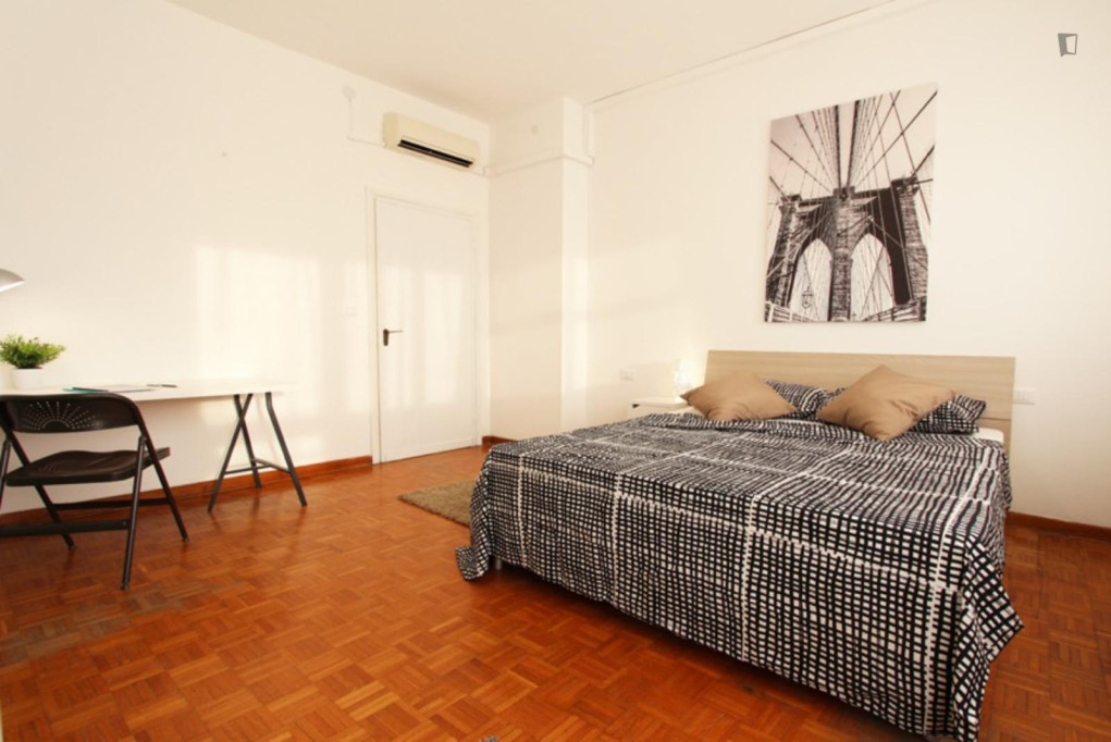 Inviting double bedroom near Mestre centro A2 station - Venice - chambre - ImmoJeune