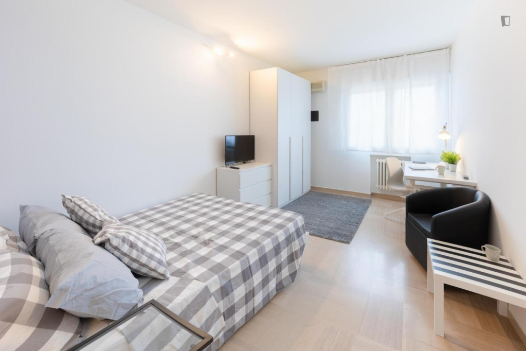 Ample double bedroom near the Mestre train station - Venice - chambre - ImmoJeune