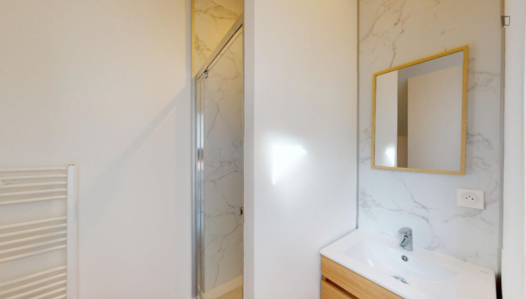 Pleasant double ensuite bedroom in the Île de Nantes
