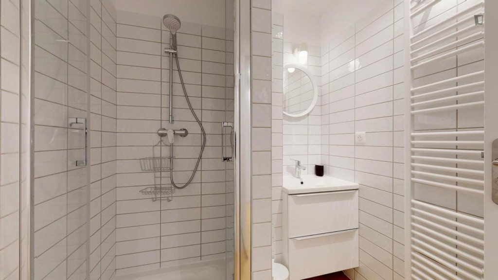 Comfy double ensuite bedroom close to Noisy - Champs train station