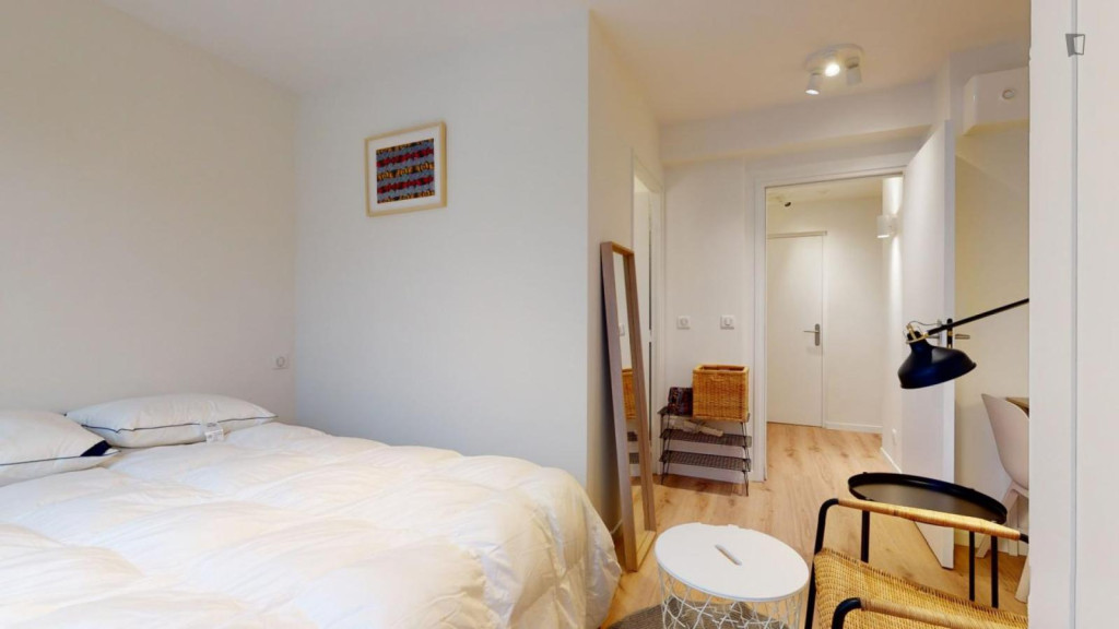 Comfy double ensuite bedroom close to Noisy - Champs train station