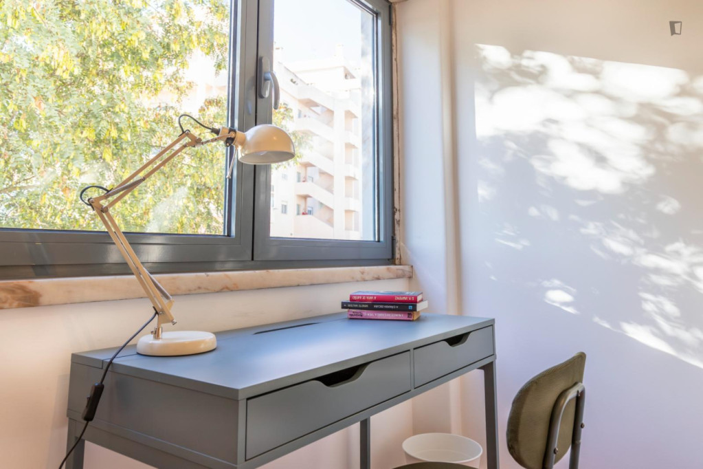 Lovely bedroom next to Praça de Espanha metro station