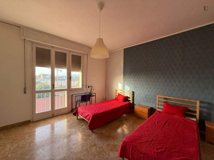Bright twin bedroom in shared flat in Campo di Marte - Florence - chambre - ImmoJeune