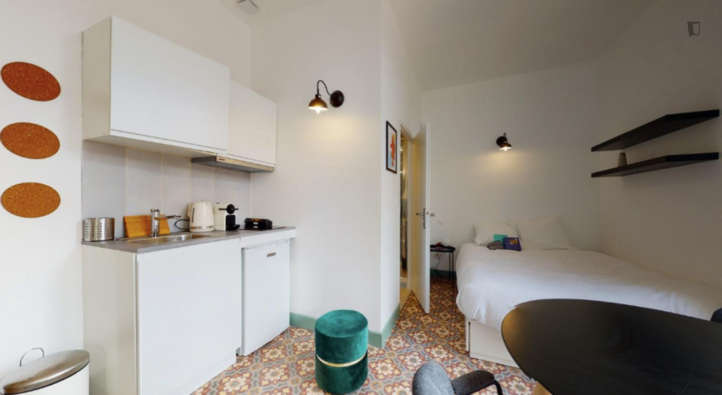 Cushy studio not far from Cinq Avenues Longchamp metro station