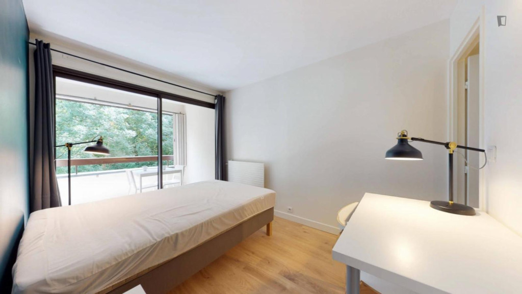 Cosy double bedroom in Champs-sur-Marne