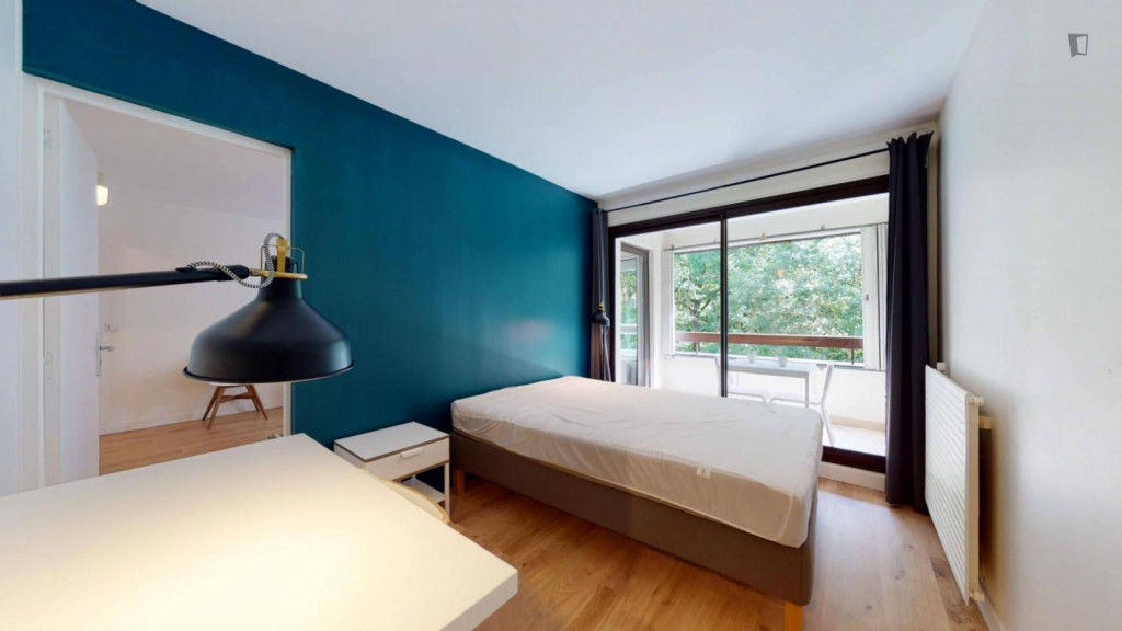 Cosy double bedroom in Champs-sur-Marne