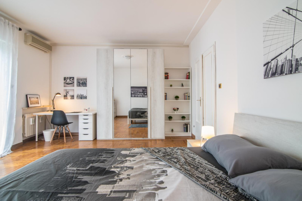 Lovely double bedroom in Padua