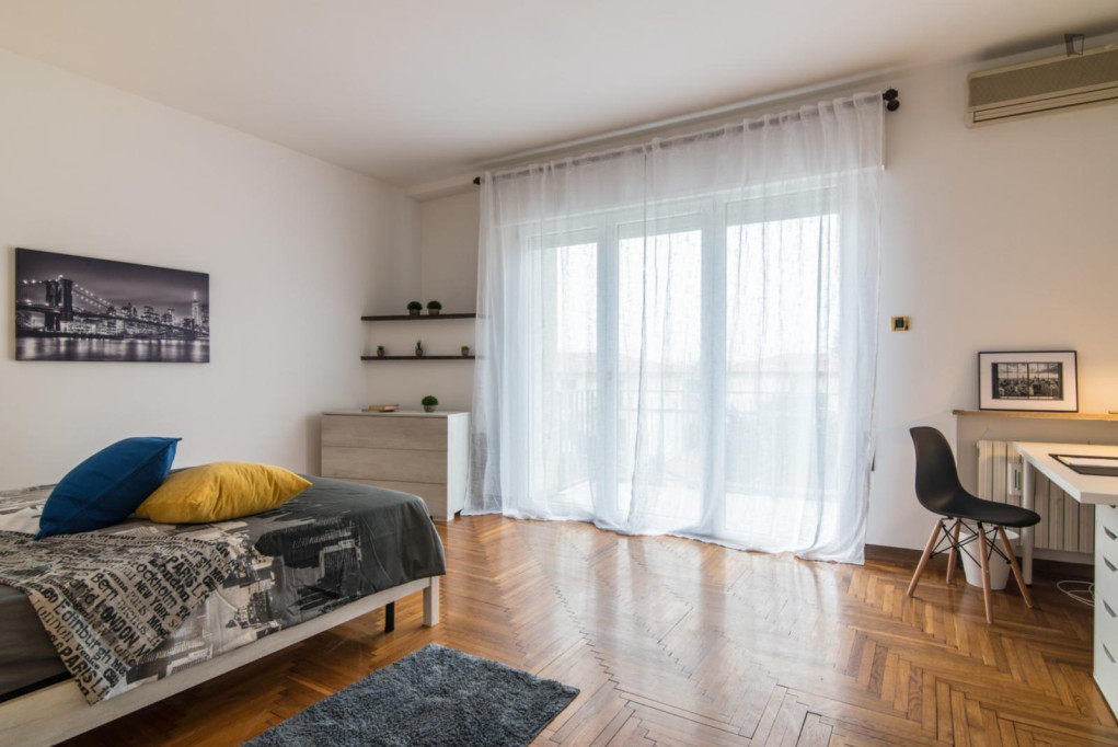 Lovely double bedroom in Padua