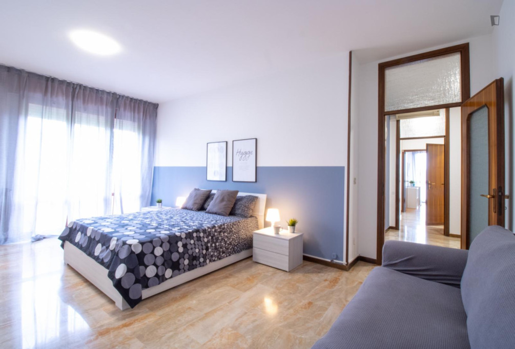 Large double bedroom in Quartiere 2 Nord