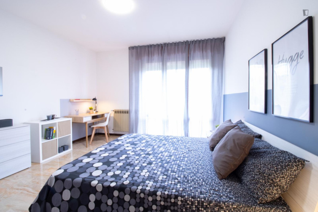 Large double bedroom in Quartiere 2 Nord