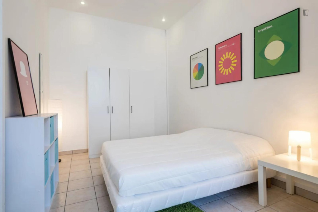 Neat double bedroom not far from Cordeliers metro station