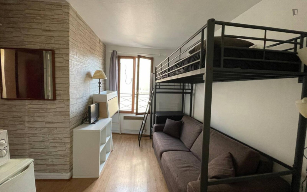 Unique studio near Porte des Lilas metro station
