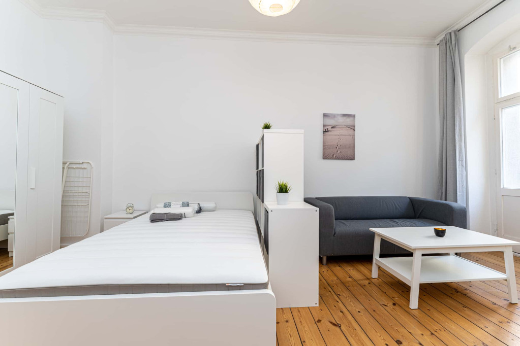 Wisbyer Straße - Studio Apartment