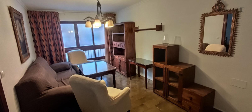Appealing 3-bedroom apartment near María Zambrano train station - Malaga - chambre - ImmoJeune