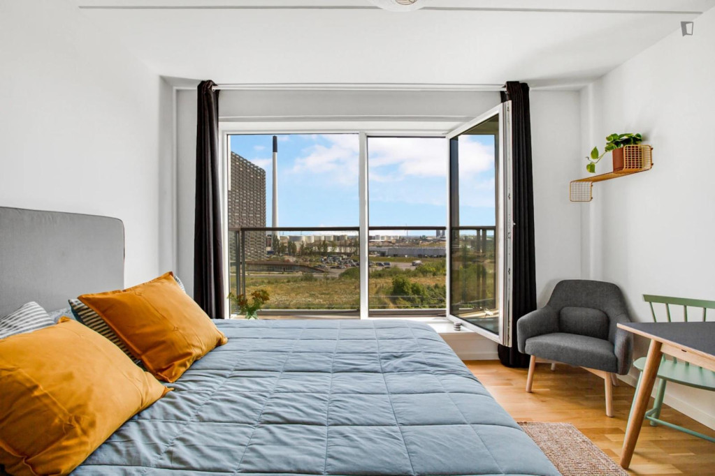 Bright single bedroom in shared flat in Holmen