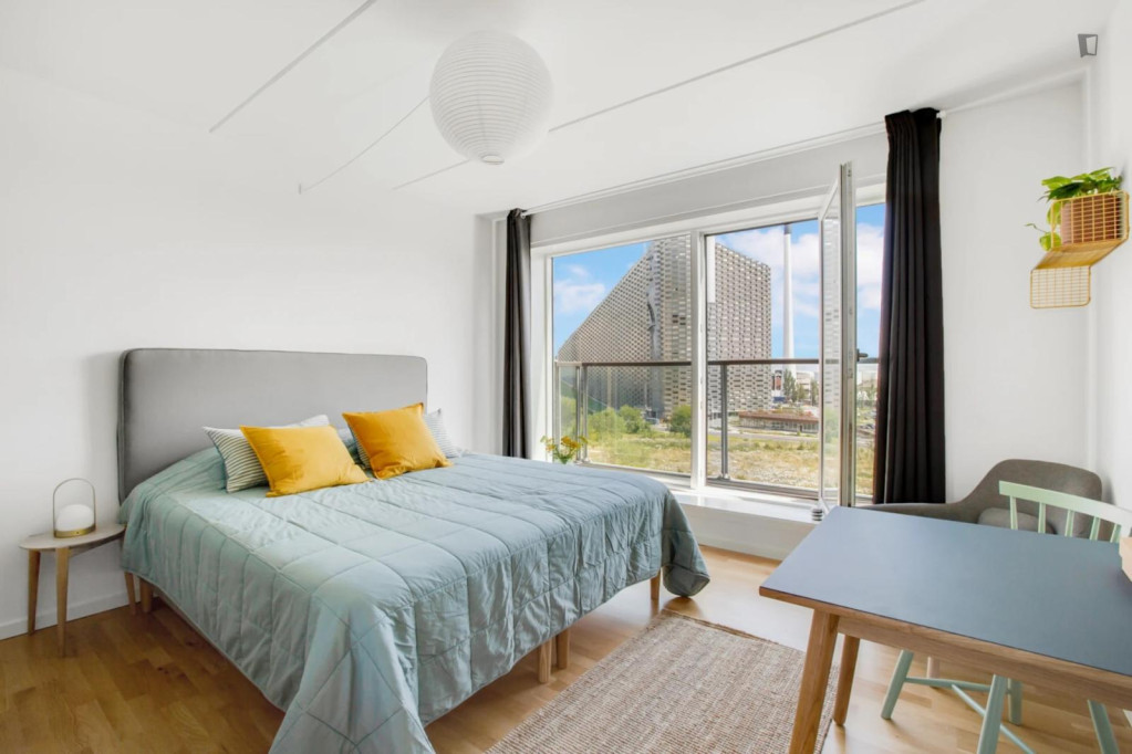 Bright single bedroom in shared flat in Holmen