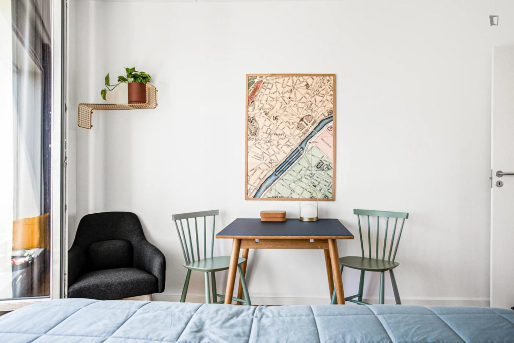 Bright single bedroom in shared flat in Holmen