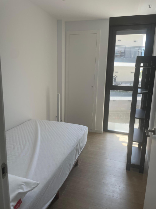 Bright single bedroom in 3 bedroom apartment - Alicante - chambre - ImmoJeune