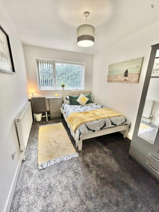 Lovely double bedroom near the University of Coventry