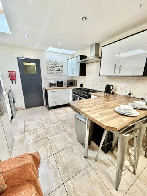 Lovely double bedroom near the University of Coventry