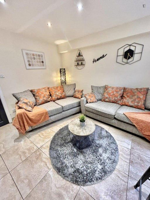 Lovely double bedroom near the University of Coventry