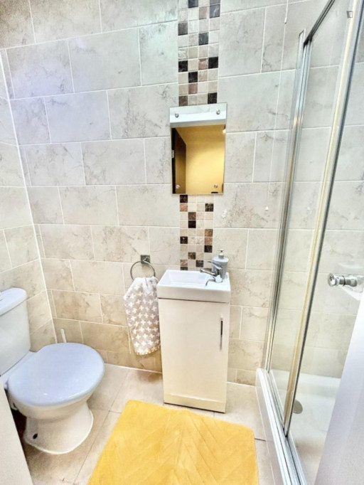 Lovely double bedroom near the University of Coventry