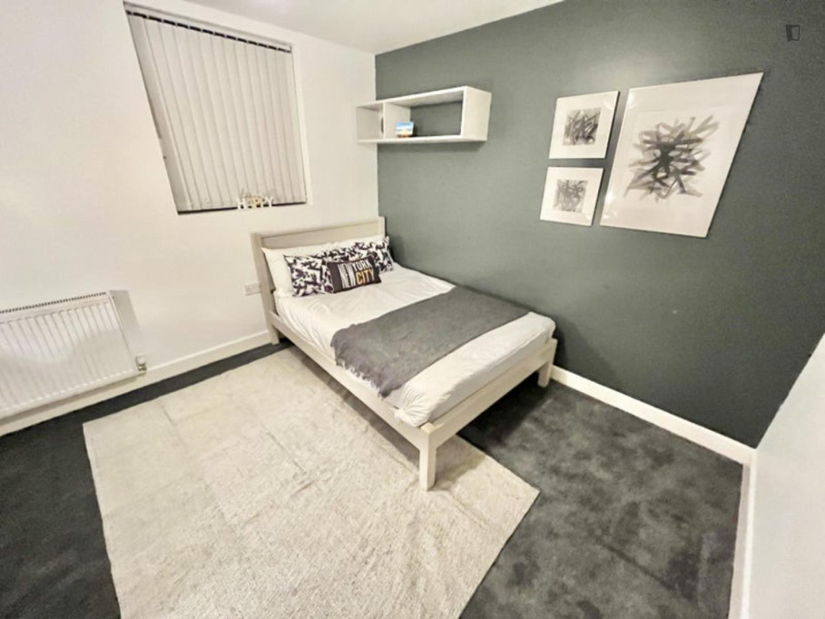 Lovely double bedroom near the University of Coventry