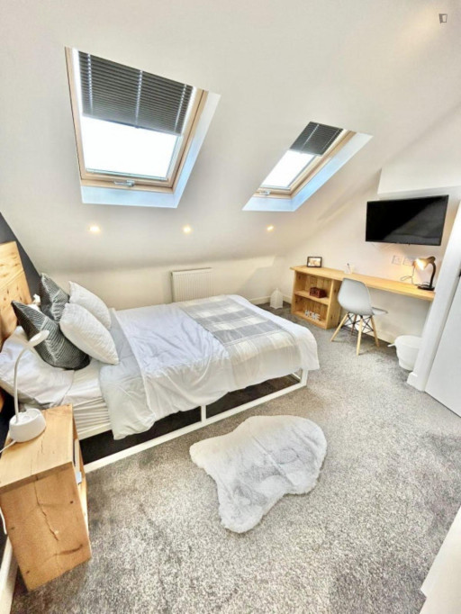 Welcoming double bedroom near Coventry University
