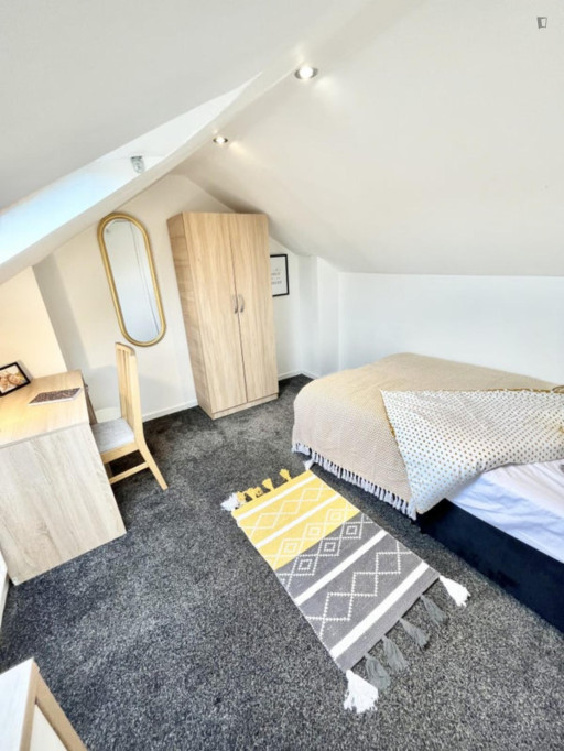 Snug double bedroom in Chapel Fields