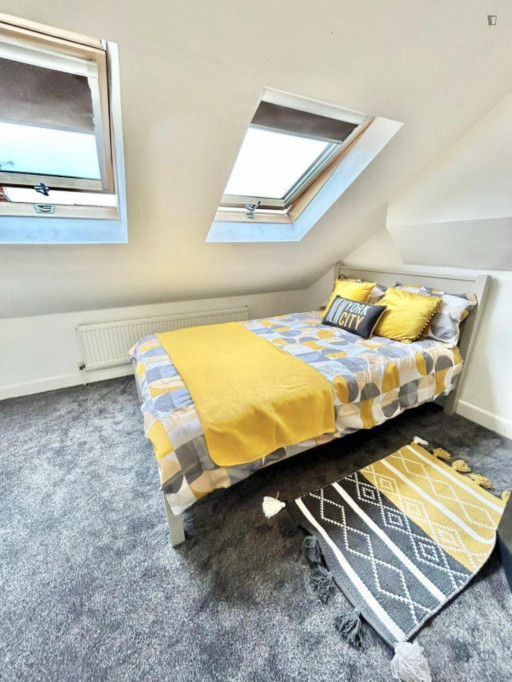 Alluring double bedroom near the University of Coventry