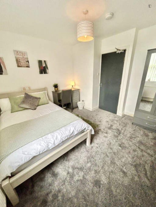 Double bedroom near the University of Coventry