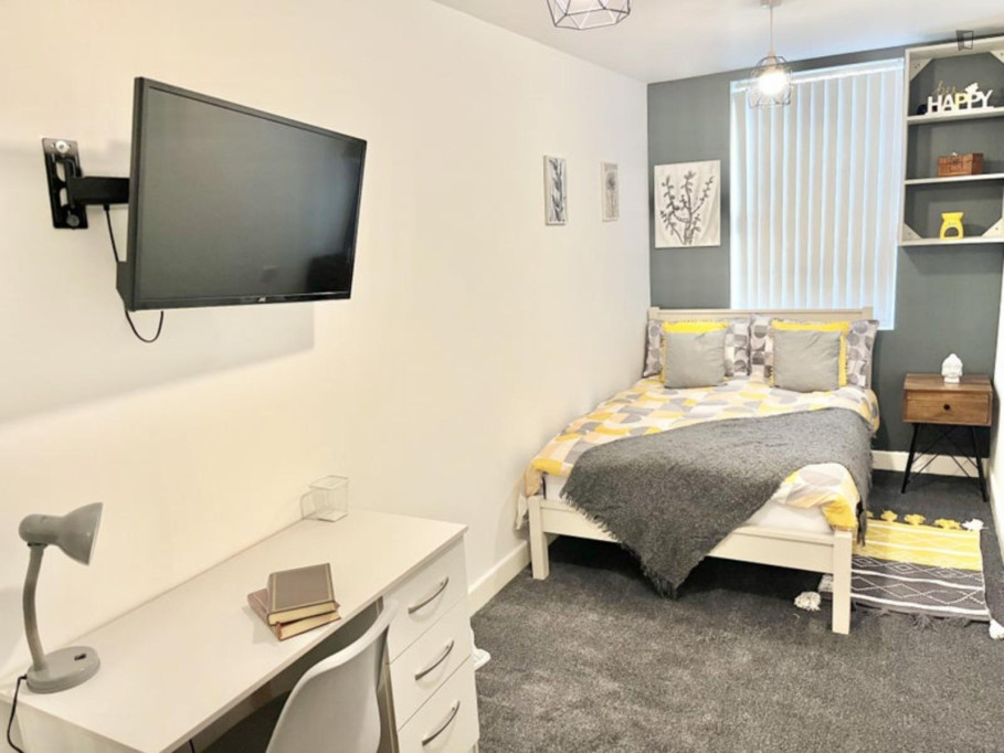 Neat double bedroom near the University of Coventry