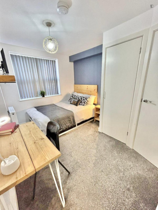 Cosy double bedroom near Coventry University