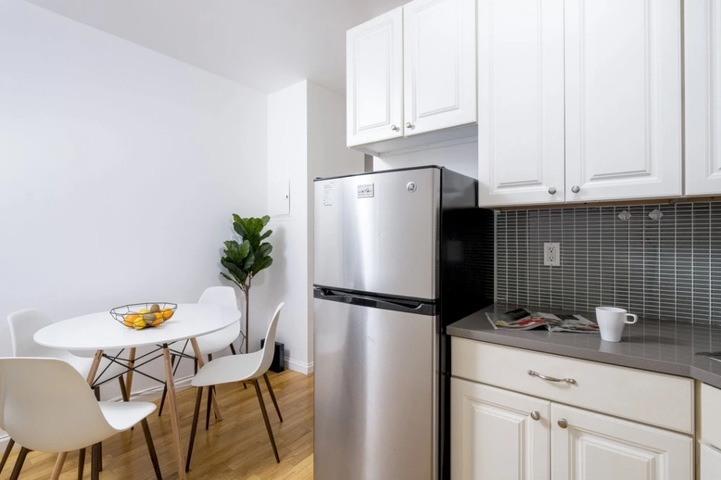 Sutton Place - E 59th St #488