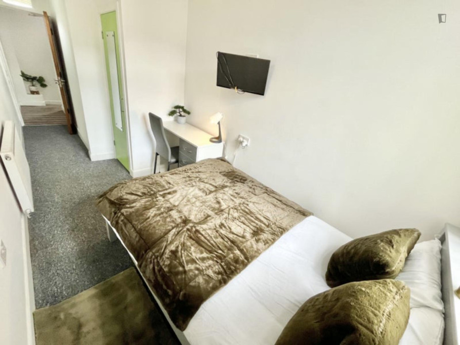 Comfortable double bedroom in Stoke-on-Trent