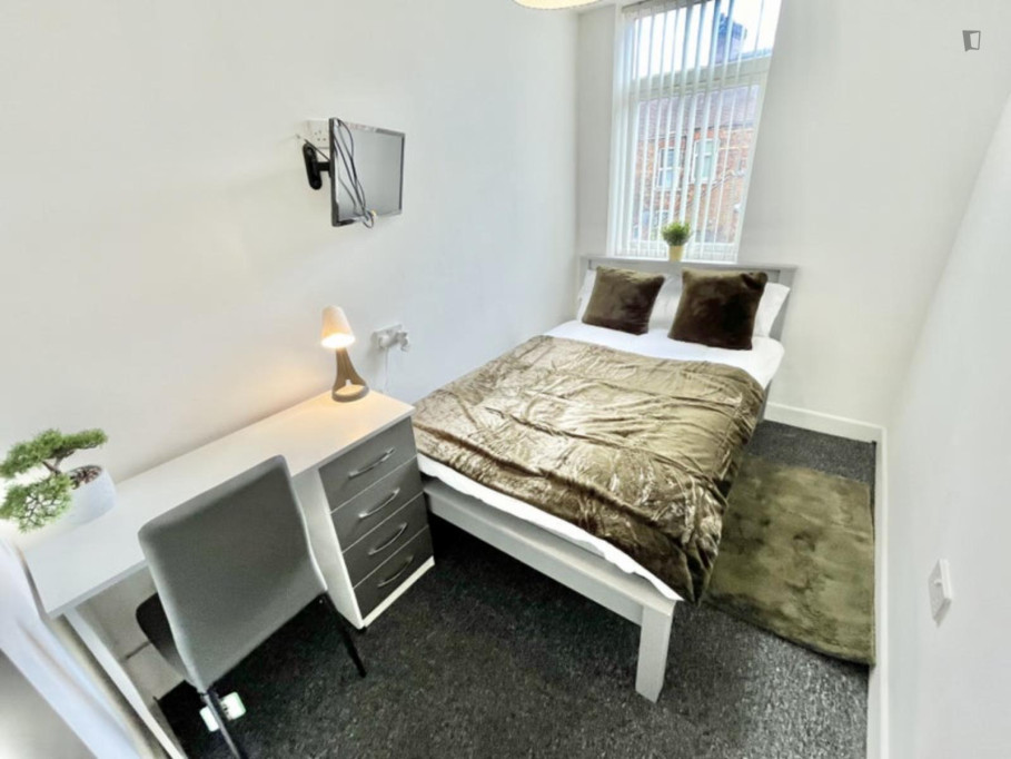 Comfortable double bedroom in Stoke-on-Trent