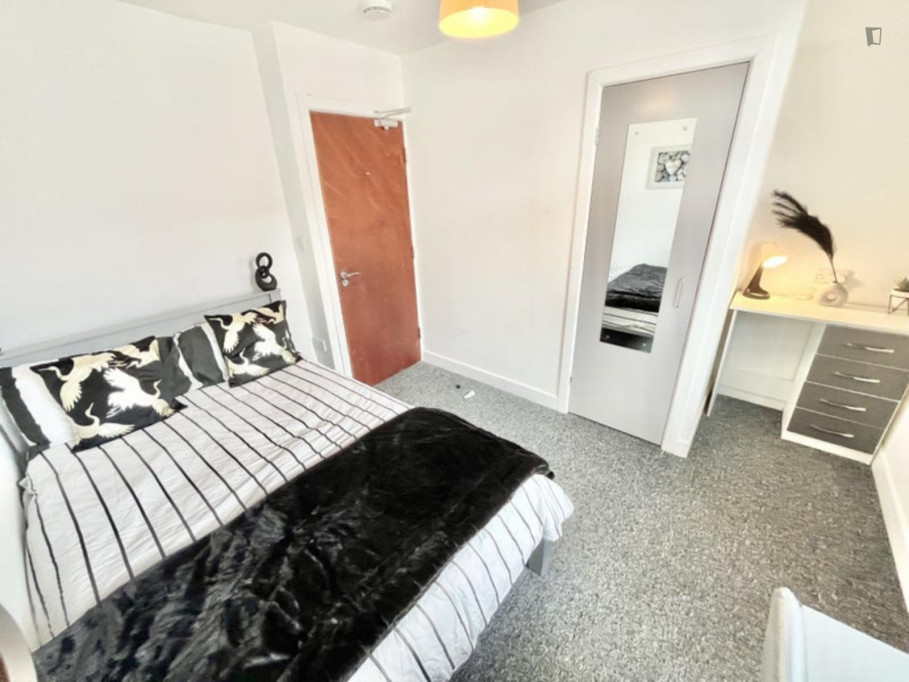 Inviting double bedroom near University of Staffordshire