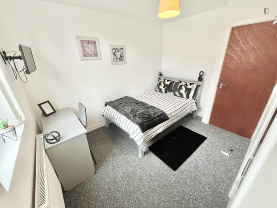 Inviting double bedroom near University of Staffordshire