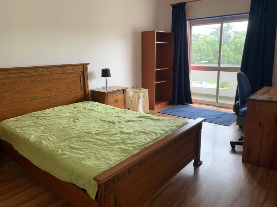 Brilliant Bedroom with a Balcony close to ESTG - Leiria - chambre - ImmoJeune