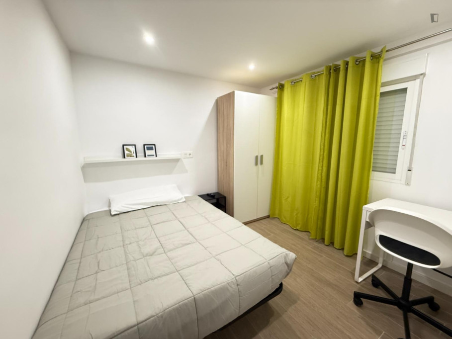 Cozy double bedroom close to the city center - Alicante - chambre - ImmoJeune