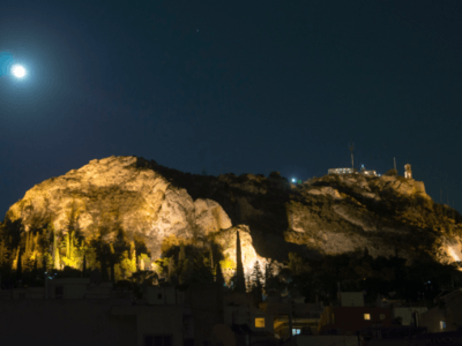 Central Lycabettus view pr bathroom
