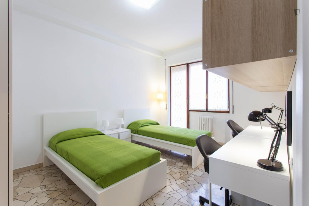 Bed in bright twin bedroom in Lodi - Milan - chambre - ImmoJeune