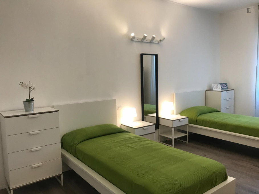 Bed in neat twin bedroom near Udine metro station - Milan - chambre - ImmoJeune