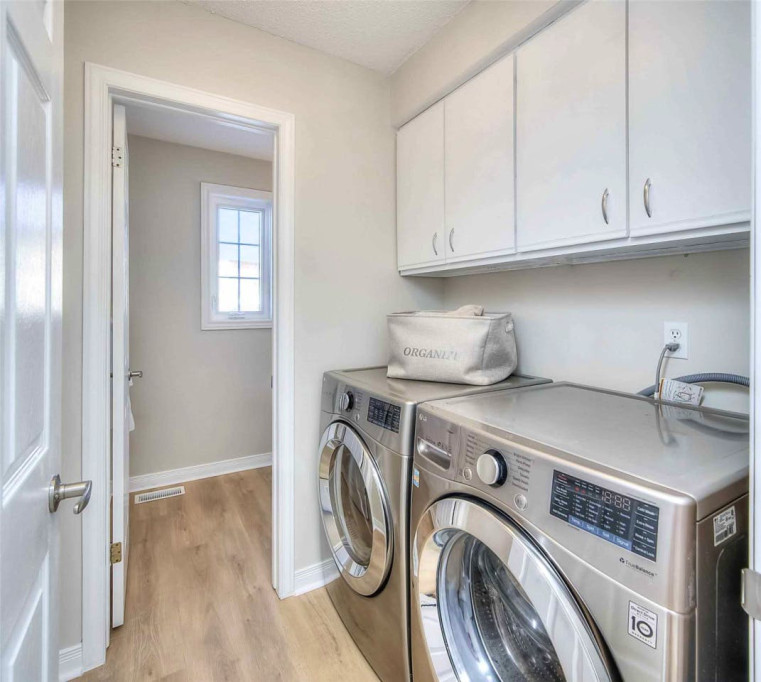 Modern 6-Bedroom Coliving Haven in Peaceful Westvale, Waterloo