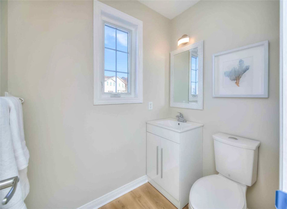 Modern 6-Bedroom Coliving Haven in Peaceful Westvale, Waterloo