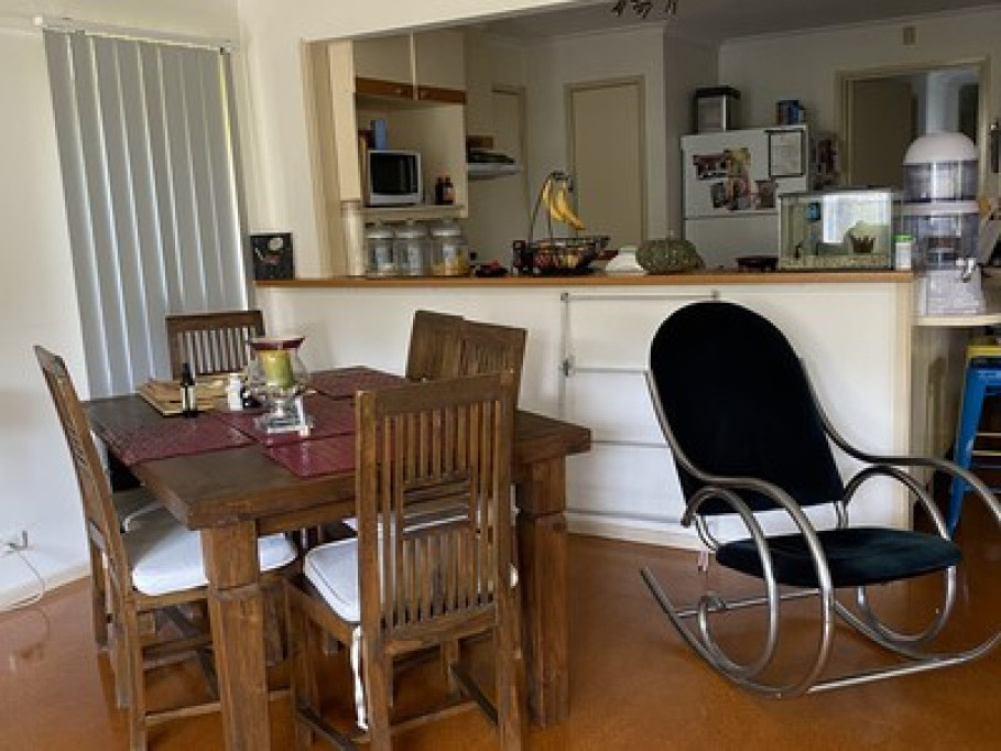 Lovely quiet room in Kaleen