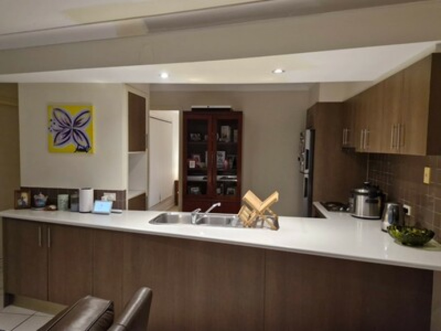Queen size bedroom with ensuite 