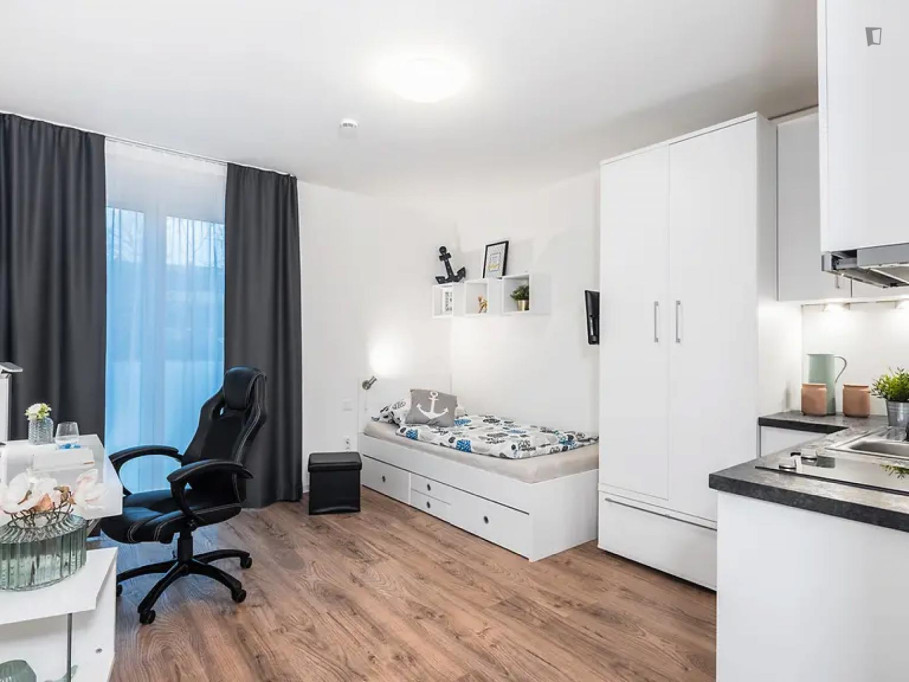 Neat studio near Wandsbeker Chaussee train station - Hamburg - chambre - ImmoJeune